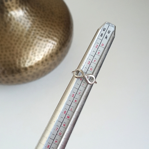 Vintage Silver Infinity Knot Ring 4 - Picture 8 of 11